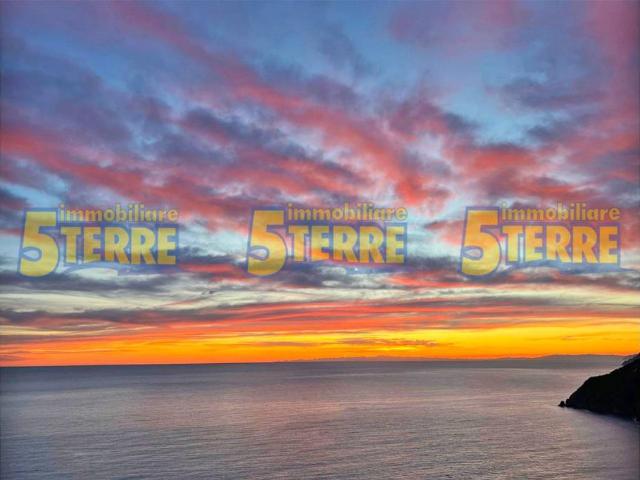 Vendesi casa indipendente a Riomaggiore