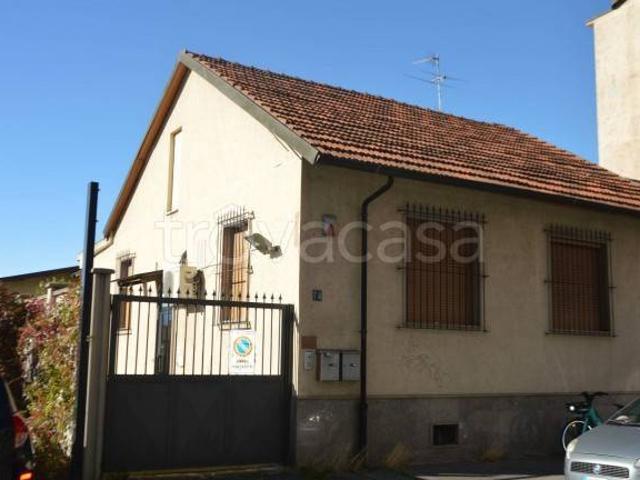 Vendesi casa indipendente a Torino via La Thuile, 74, Pozzo Strada