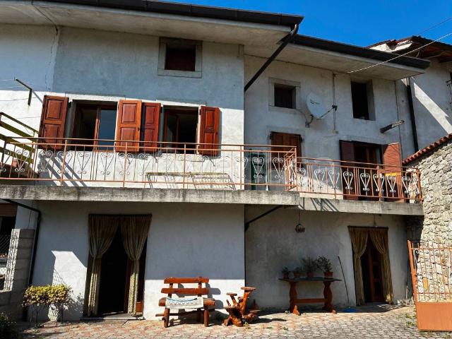 Vendesi casa indipendente a Torreano via Borgo Burelli, 5