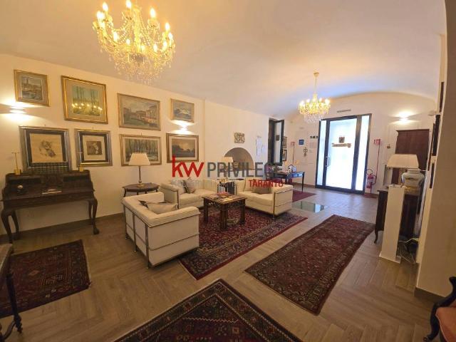 Vendesi casa indipendente a Taranto via Duomo, 72, Isola Città Vecchia
