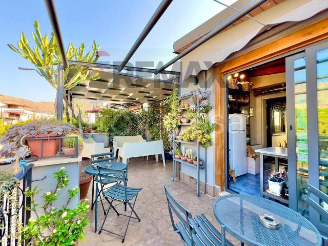 Vendesi casa indipendente a Terrasini via Francesco Crispi, 90