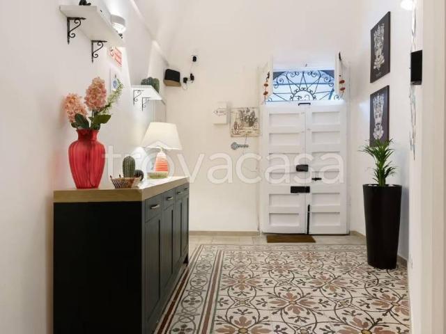 Vendesi casa indipendente a Terrasini via Palermo
