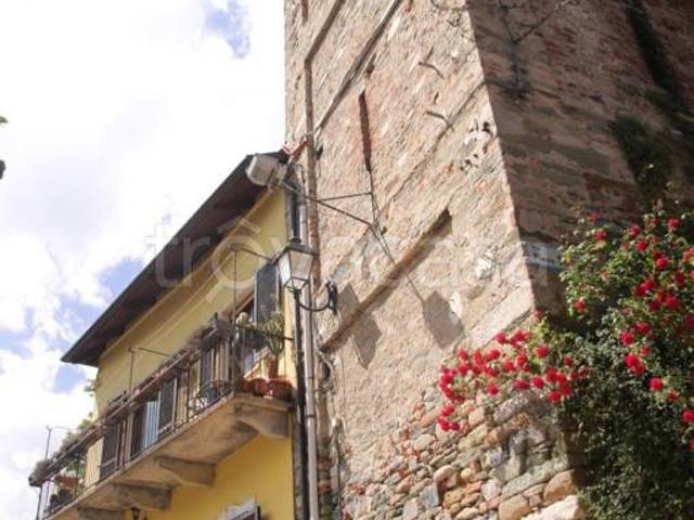 Vendesi casa indipendente a Trana piazza dei Caduti, 5