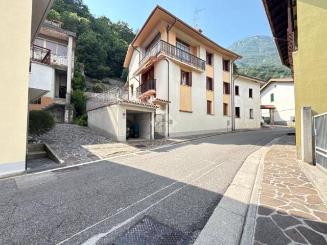 Vendesi casa indipendente a Trasaghis via perugia, 13, Peonis