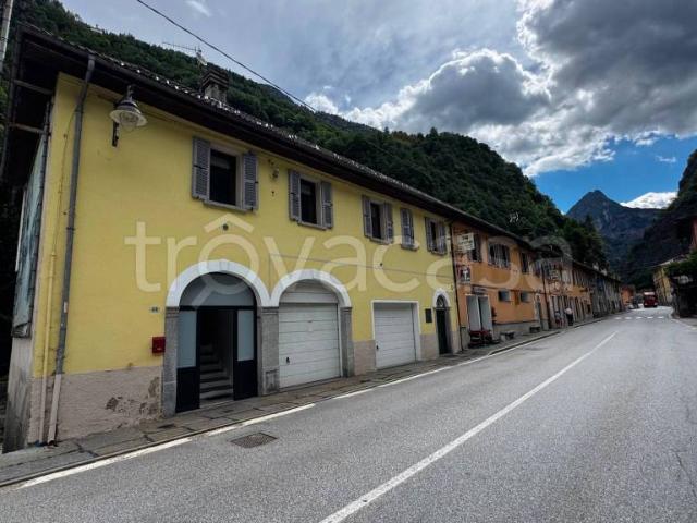 Vendesi casa indipendente a Trasquera via Sempione, 23