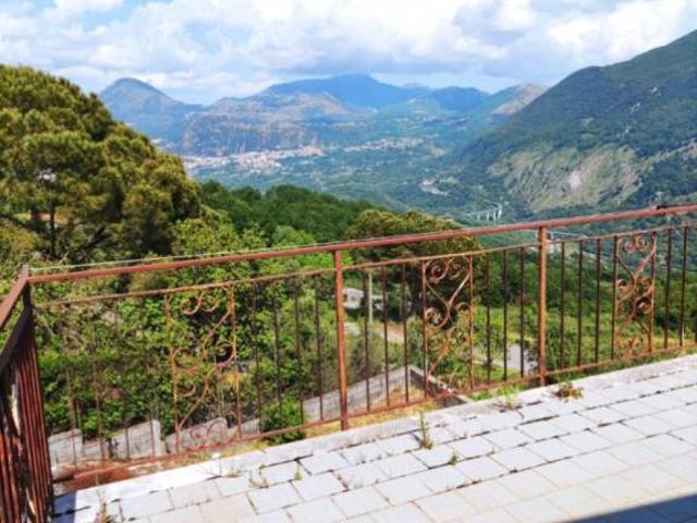 Vendesi casa indipendente a Trecchina via Valle, 65 73