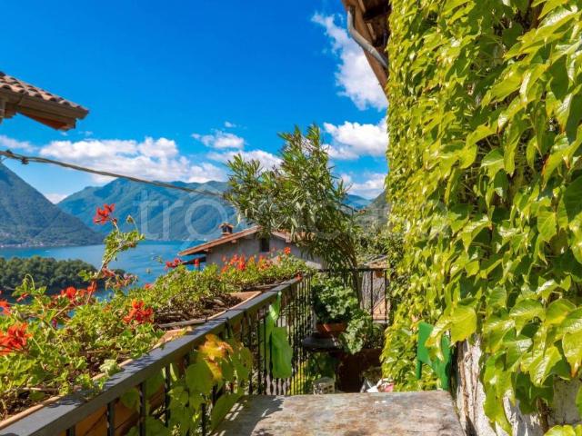Vendesi casa indipendente a Tremezzina via San Rocco