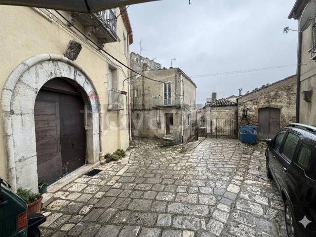 Vendesi casa indipendente a Tricarico via frascati, 4
