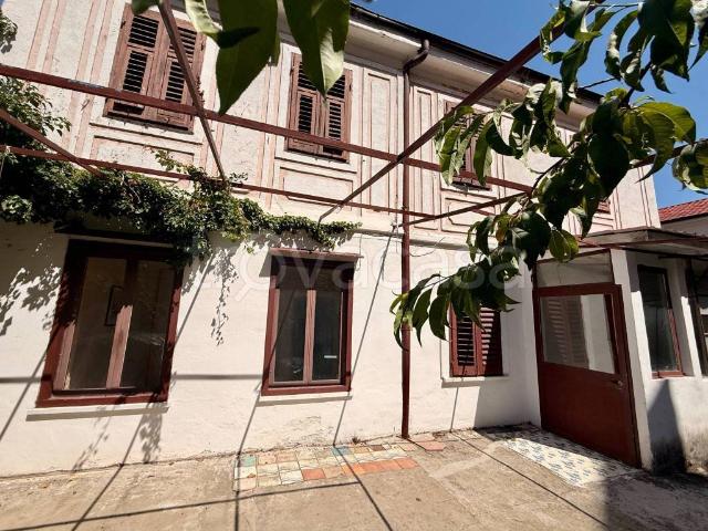 Vendesi casa indipendente a Trieste via Giovanni Verga, 22, Cologna Università