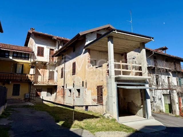 Vendesi casa indipendente a Trinità via Ghiacciaia, 13