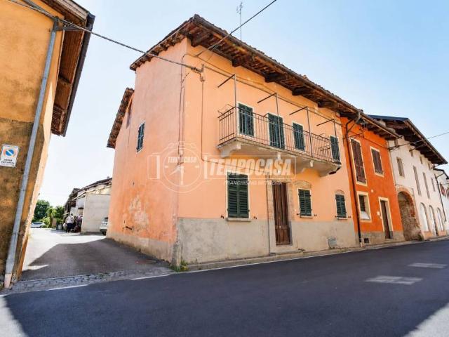 Vendesi casa indipendente a Trinità via Roma 63