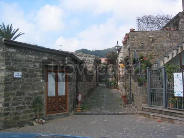 Vendesi casa indipendente a Ustica via Tre mulini, s.n.c