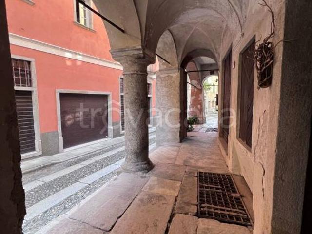 Vendesi casa indipendente a Vogogna via Roma, 23