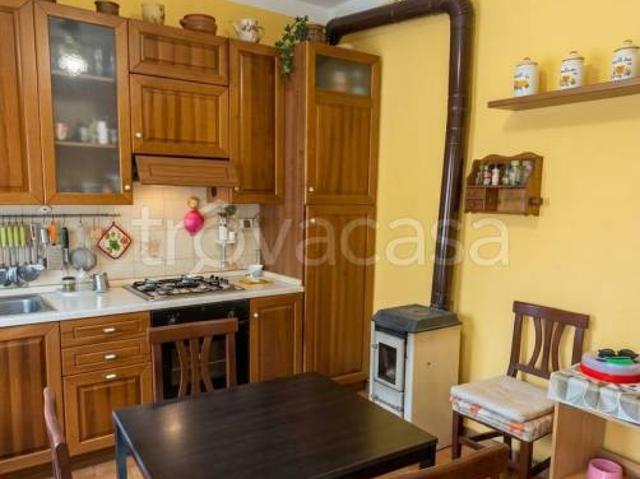 Vendesi casa indipendente a Voltido vicolo Remoto, 3