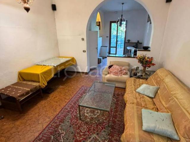 Vendesi casa indipendente a Vaiano via Borgo Vecchio