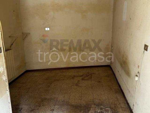 Vendesi casa indipendente a Valguarnera Caropepe piazza Trinacria, 4