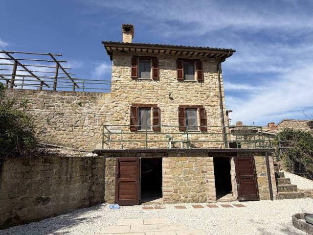 Vendesi casa indipendente a Valfornace