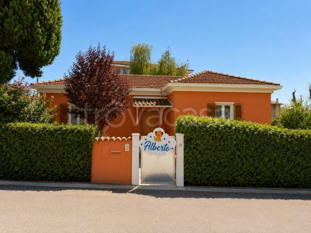 Vendesi casa indipendente a Vallone, Senigallia