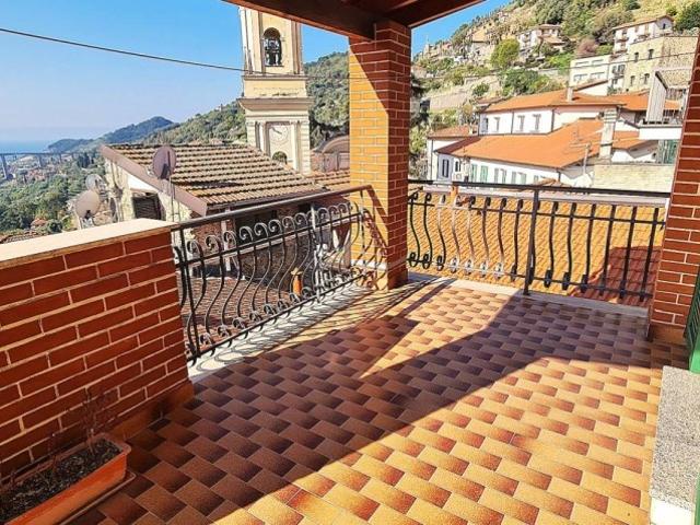 Vendesi casa indipendente a Vallebona vico Forno