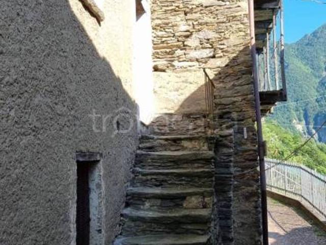 Vendesi casa indipendente a Valvarrone via Sant'antonio, 2