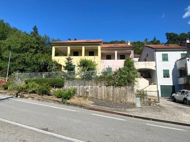 Vendesi casa indipendente a Varese Ligure via Maurizio Caranza, 44