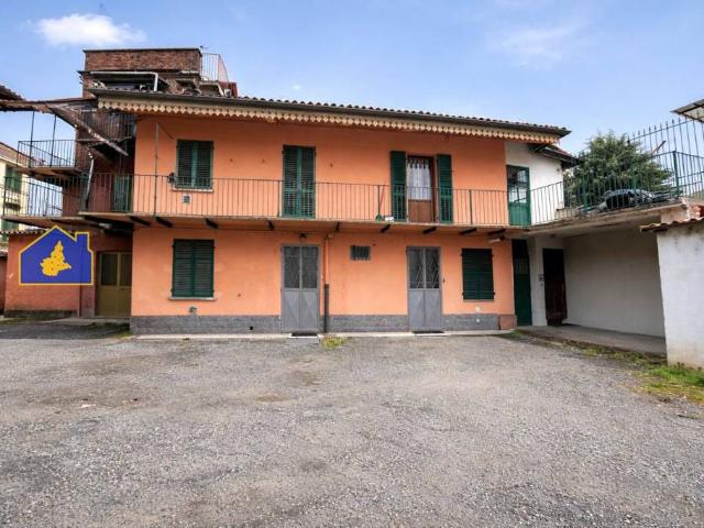 Vendesi casa indipendente a Venaria Reale via Gaetano Amati, 22