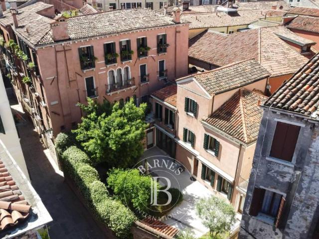 Vendesi casa indipendente a Venezia, San Polo
