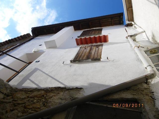 Vendesi casa indipendente a Ventimiglia via serro superiore, snc