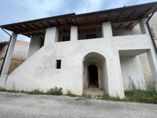 Vendesi casa indipendente a Veroli via s. Cristoforo, 1