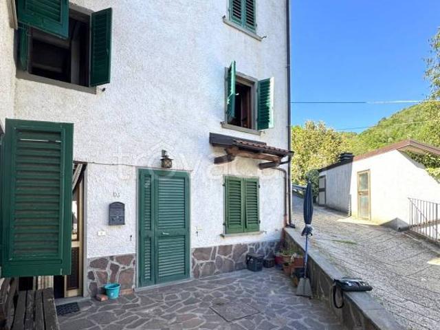 Vendesi casa indipendente a Vernio