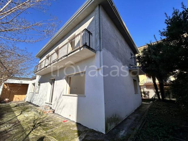 Vendesi casa indipendente a Vicenza viale Trieste, San Francesco