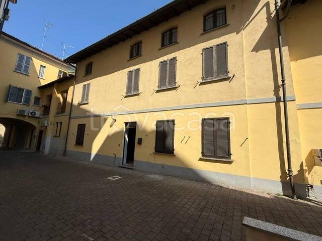 Vendesi casa indipendente a Vigevano via Benedetto Cairoli