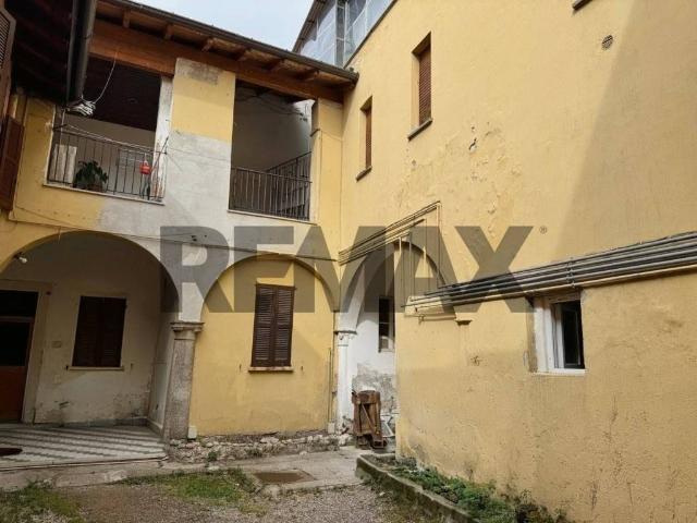 Vendesi casa indipendente a Villa Guardia via frangi, 12