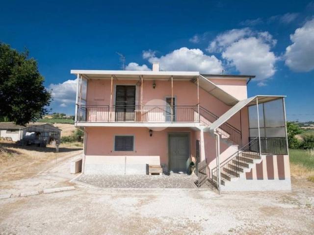 Vendesi casa indipendente ad Atri