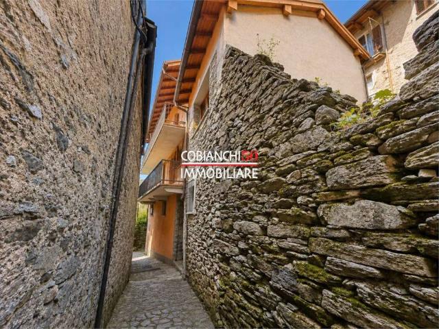 Vendesi casa indipendente ad Aurano