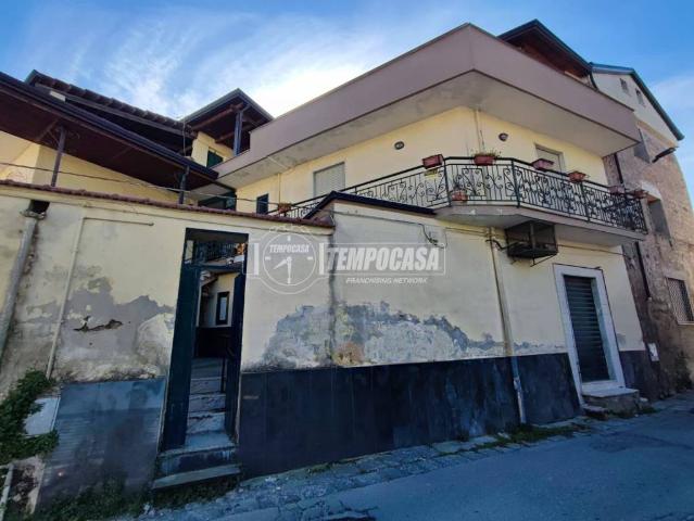 Vendesi casa indipendente ad Aversa