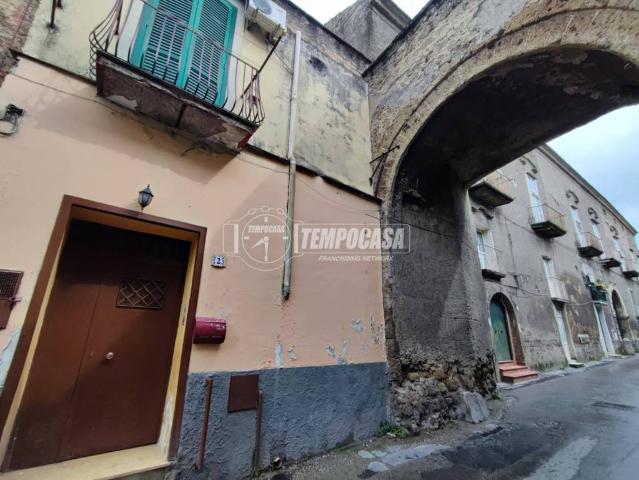 Vendesi casa indipendente ad Aversa via Porta San giovanni 2
