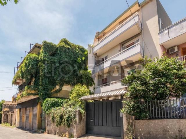 Vendesi casa indipendente ad Acireale viale Dei Platani, 81