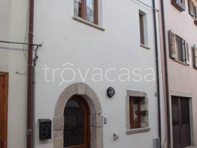 Vendesi casa indipendente ad Alfedena via Casili, 92