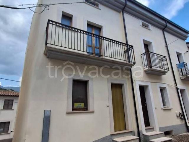 Vendesi casa indipendente ad Alfedena via Giuseppe De Amicis