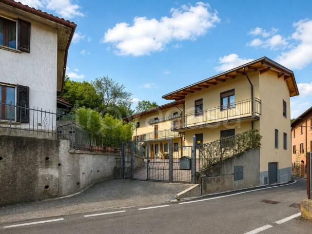 Vendesi casa indipendente ad Almenno San Salvatore via Cimaer, 31