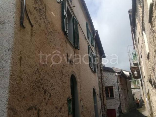 Vendesi casa indipendente ad Alto via Albenga, 26