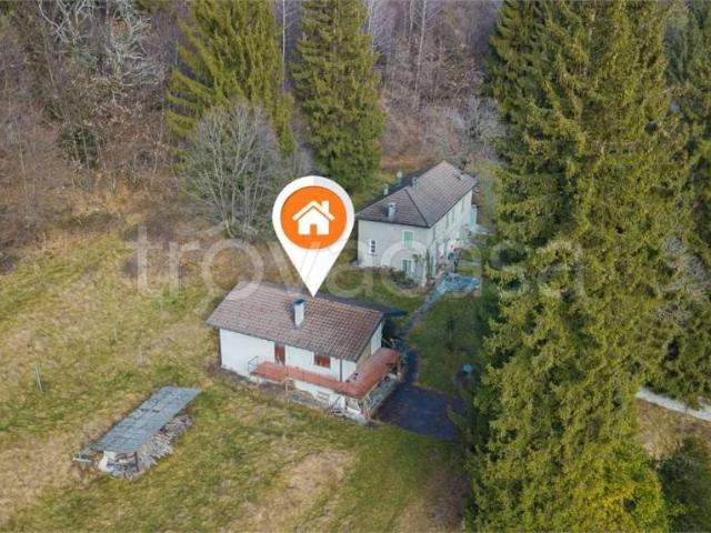 Vendesi casa indipendente ad Alta Valle Intelvi