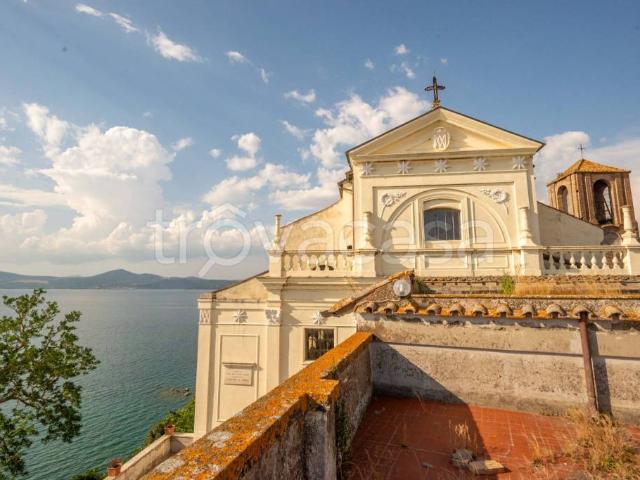 Vendesi casa indipendente ad Anguillara Sabazia piazza Collegiata