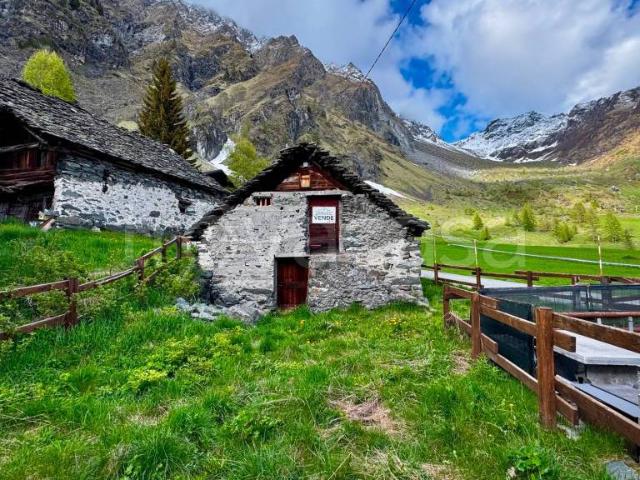Vendesi casa indipendente ad Antrona Schieranco via Cheggio, 70