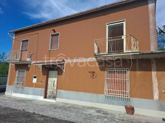 Vendesi casa indipendente ad Apice