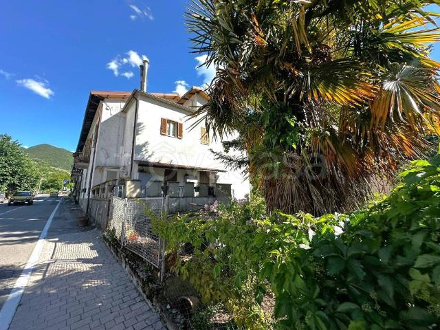 Vendesi casa indipendente ad Arrone via Guglielmo Marconi, 18