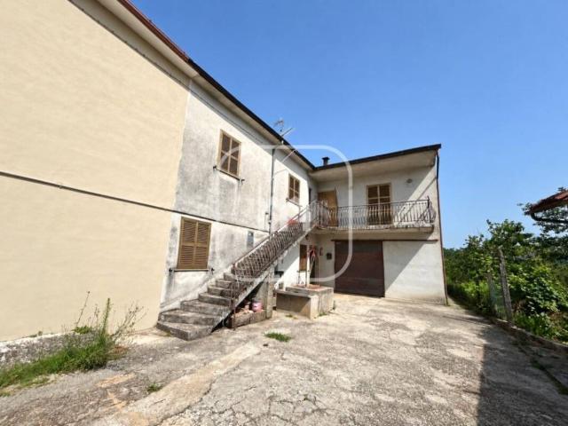 Vendesi casa indipendente ad Artena via Valle Pera
