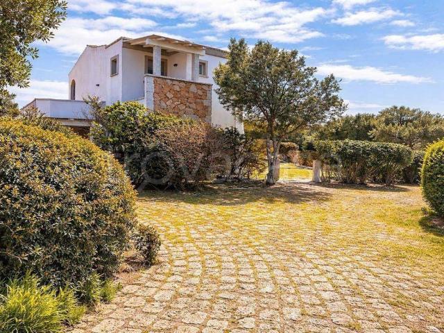 Vendesi casa indipendente ad Arzachena