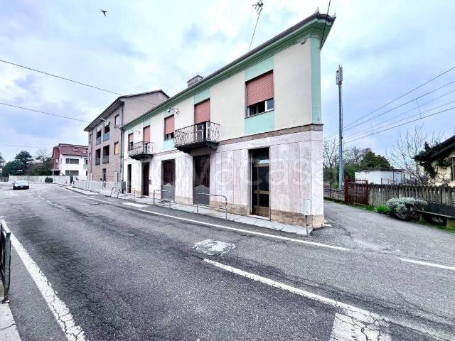 Vendesi casa indipendente ad Asti, Torrazzo